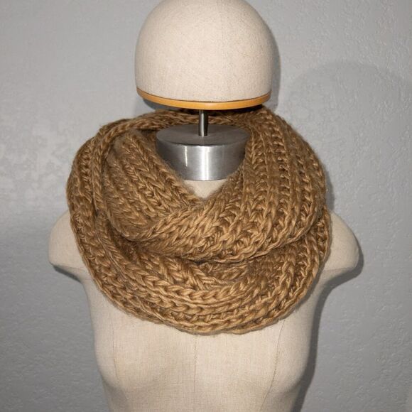 Unbranded Tan‎ Knit Chunky Infinity Scarf - Picture 1 of 3